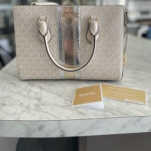 Michael Kors Cream Handbag